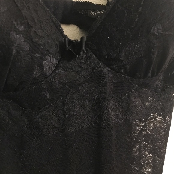 Woman’s black lace lingerie top, size medium - Picture 4 of 5